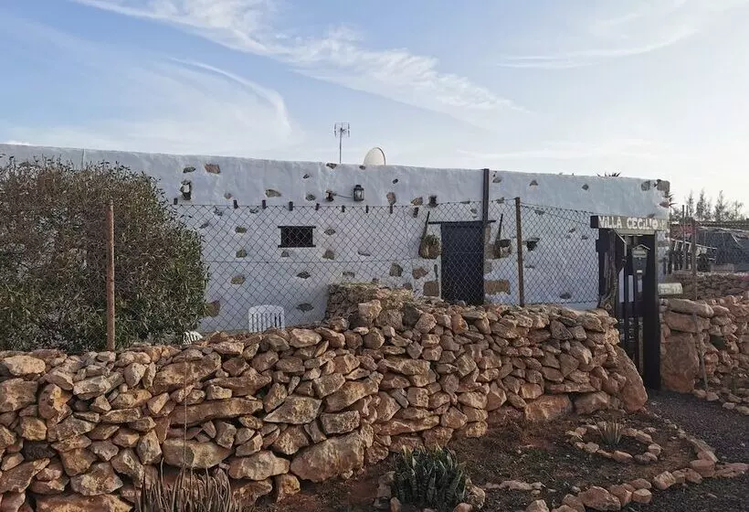 Aamiaismajoitus (B&B) Villa Cecilio