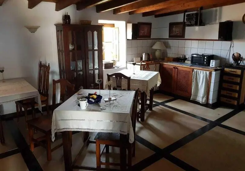Aamiaismajoitus (B&B) Villa Cecilio