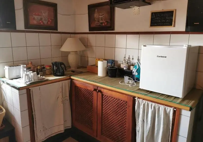 Aamiaismajoitus (B&B) Villa Cecilio