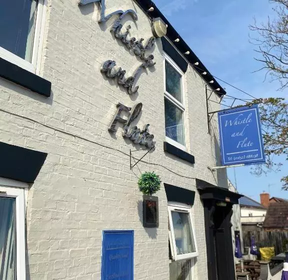 Hostelli The Whistle And Flute