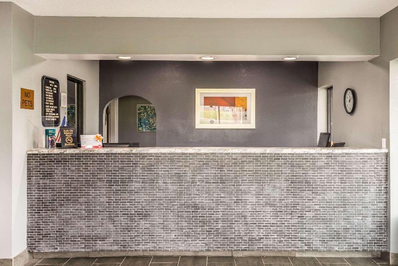 Мотель Econo Lodge Inn & Suites