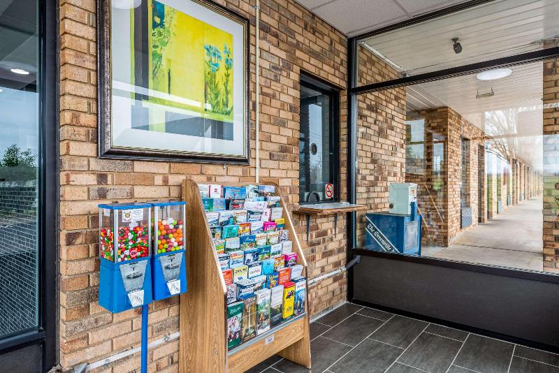 Мотель Econo Lodge Inn & Suites