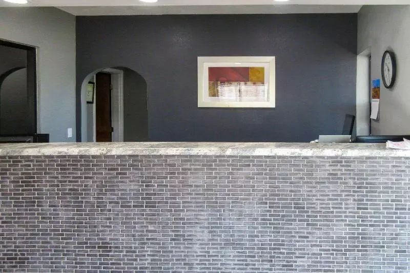 モーテル Econo Lodge Inn & Suites