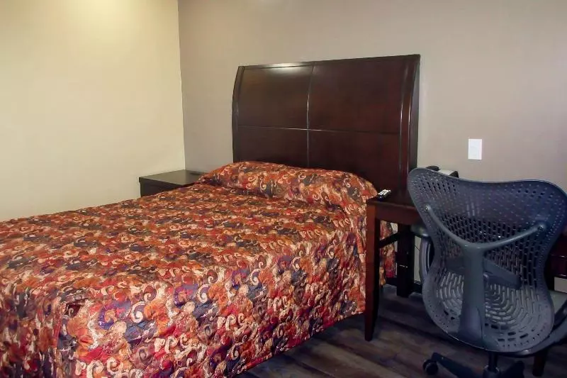 モーテル Econo Lodge Inn & Suites