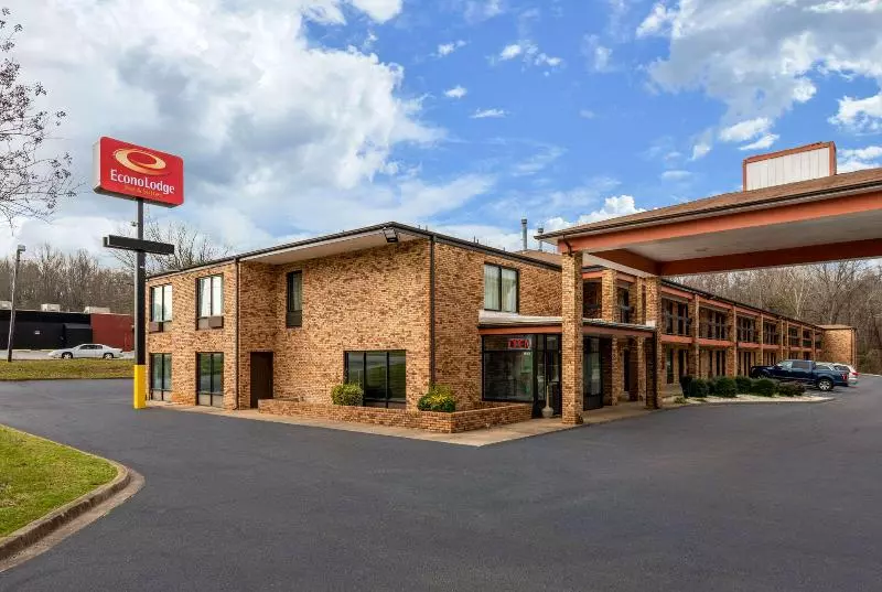 モーテル Econo Lodge Inn & Suites