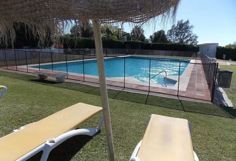 Spacious Townhouse Near Beaches & Golf