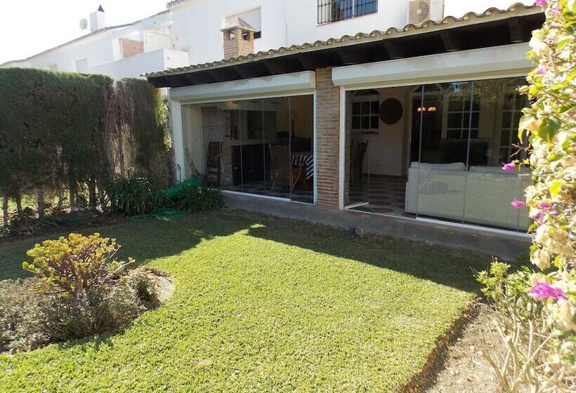 Spacious Townhouse Near Beaches & Golf