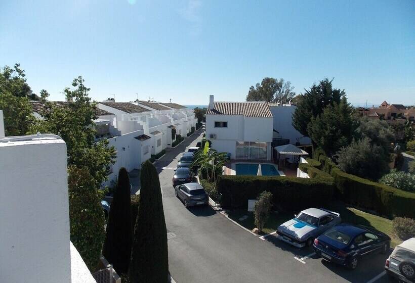 Spacious Townhouse Near Beaches & Golf