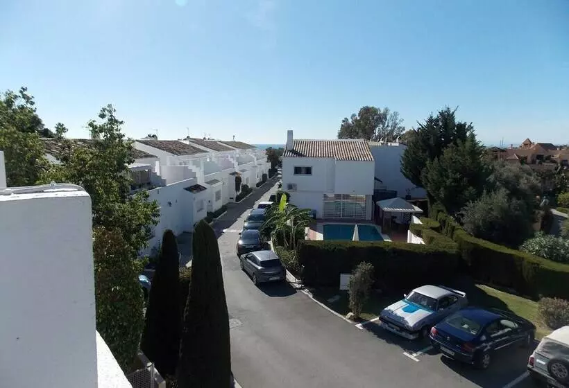 Spacious Townhouse Near Beaches & Golf