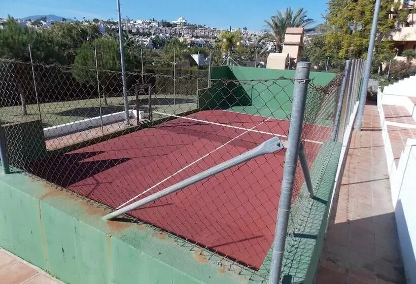 Spacious Townhouse Near Beaches & Golf