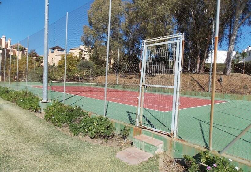 Spacious Townhouse Near Beaches & Golf