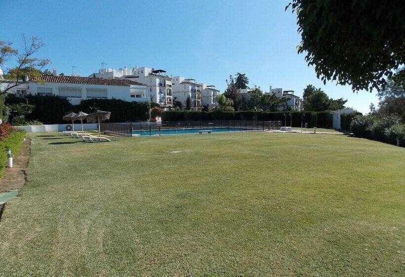 Spacious Townhouse Near Beaches & Golf