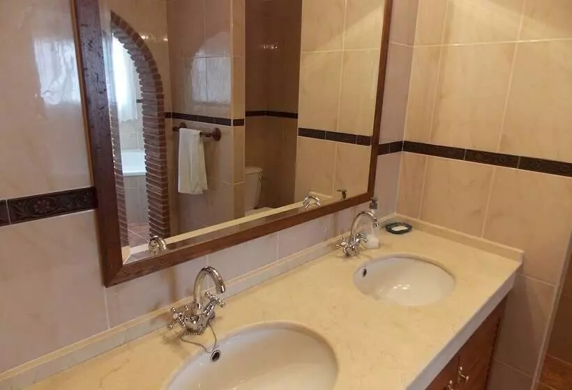 Spacious Townhouse Near Beaches & Golf