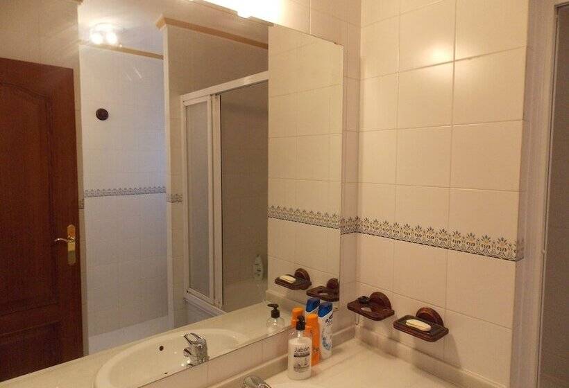 Spacious Townhouse Near Beaches & Golf