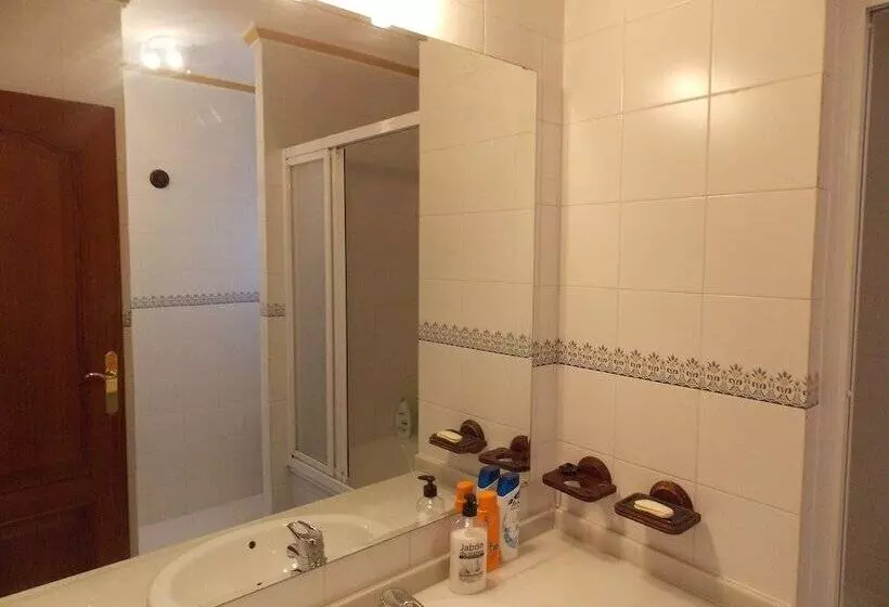 Spacious Townhouse Near Beaches & Golf