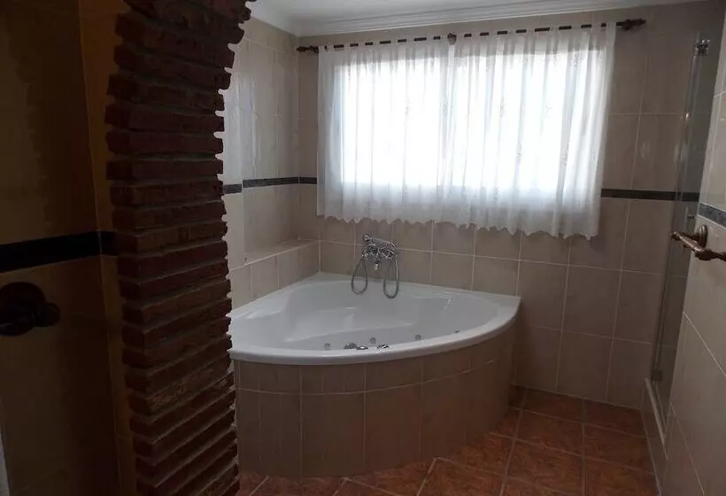 Spacious Townhouse Near Beaches & Golf