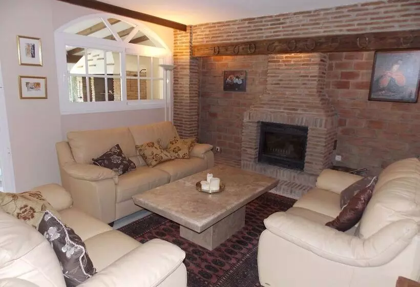 Spacious Townhouse Near Beaches & Golf