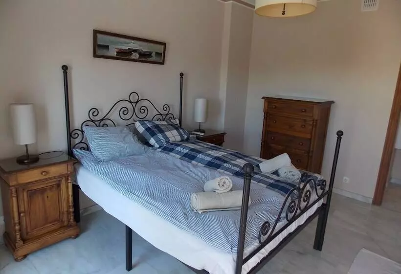 Spacious Townhouse Near Beaches & Golf