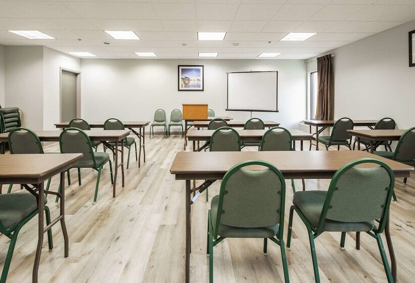 هتل Clarion Inn Near Lookout Mountain