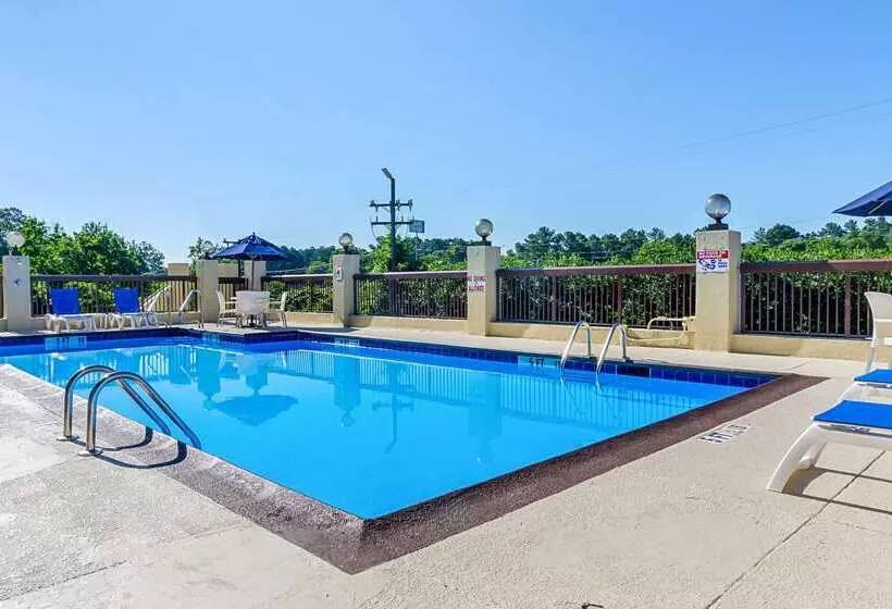 هتل Comfort Inn & Suites Durham Near Duke University