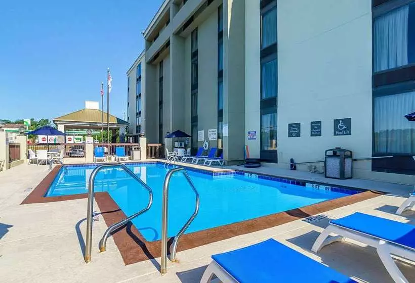 هتل Comfort Inn & Suites Durham Near Duke University