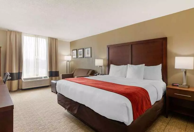 هتل Comfort Inn & Suites Durham Near Duke University
