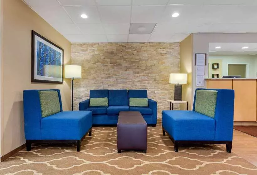 هتل Comfort Inn & Suites Durham Near Duke University