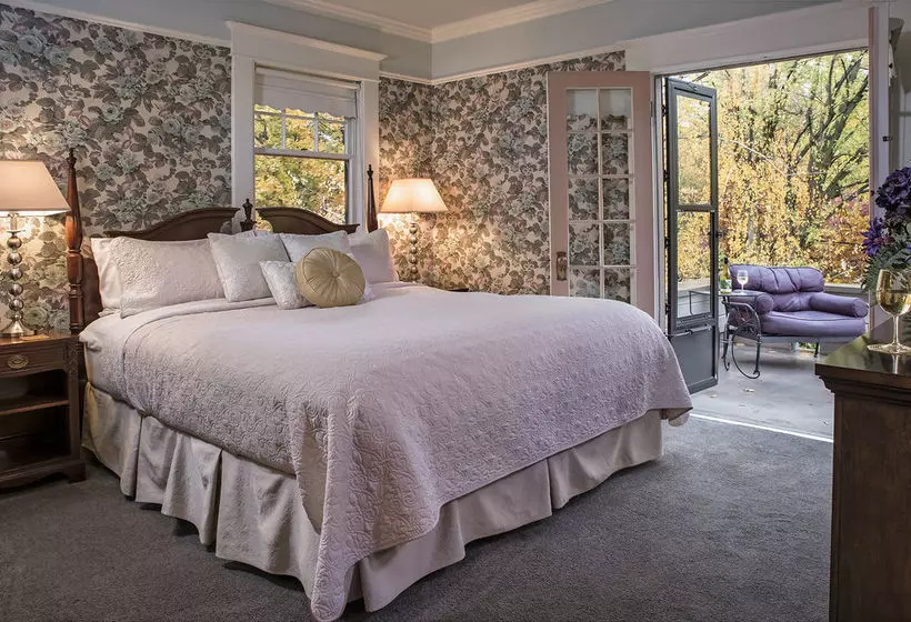 בית מלון כפרי Green Gables Inn