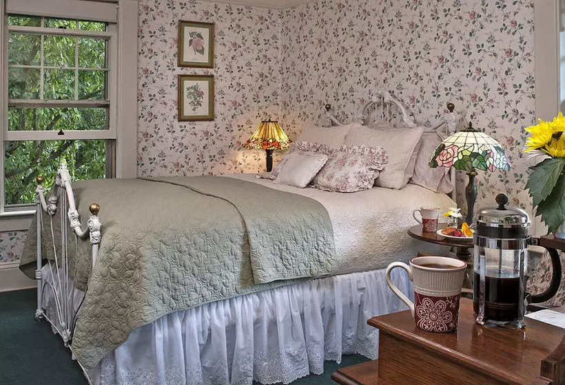 בית מלון כפרי Green Gables Inn