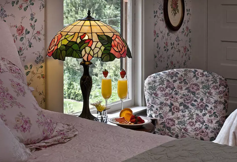 בית מלון כפרי Green Gables Inn