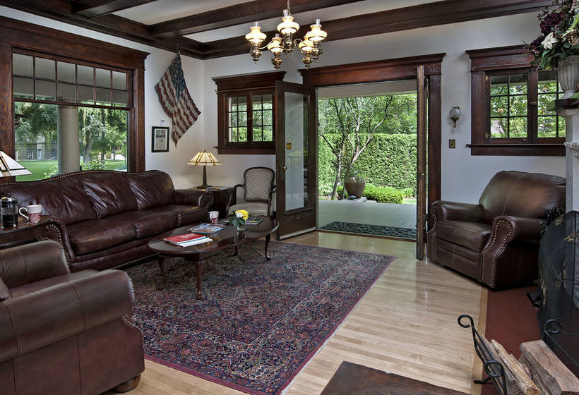 فندق Green Gables Inn