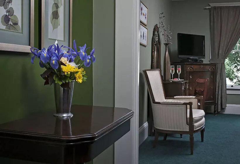 בית מלון כפרי Green Gables Inn