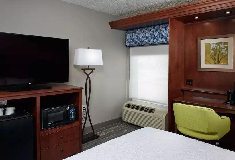 Отель Hampton Inn Atlanta Nw Cumberland