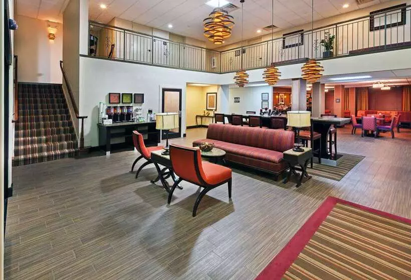 Отель Hampton Inn By Hilton Clarksville