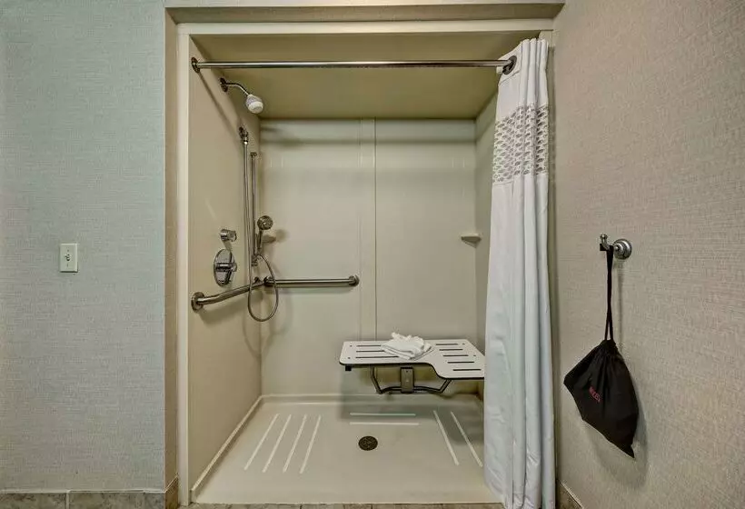 Отель Hampton Inn By Hilton Clarksville