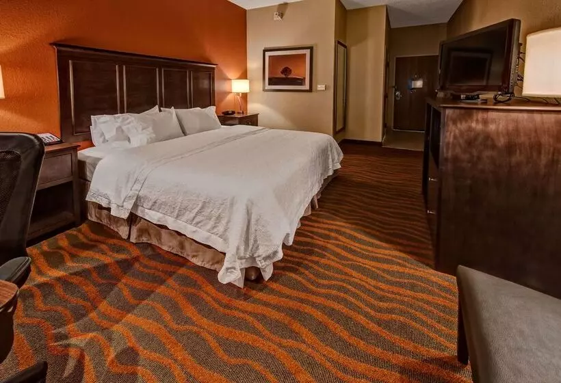 Отель Hampton Inn By Hilton Clarksville