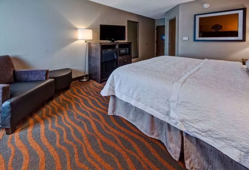 Отель Hampton Inn By Hilton Clarksville
