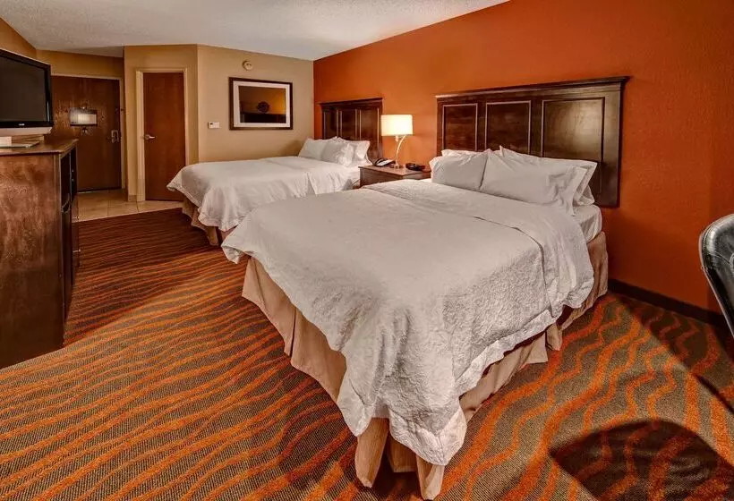 Отель Hampton Inn By Hilton Clarksville