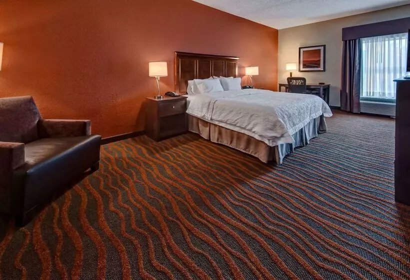 Отель Hampton Inn By Hilton Clarksville