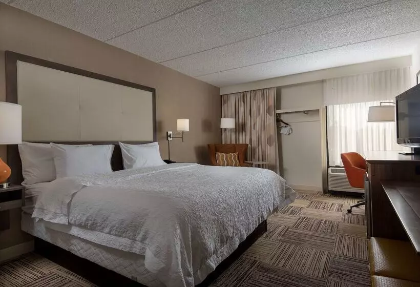 Отель Hampton Inn Commerce