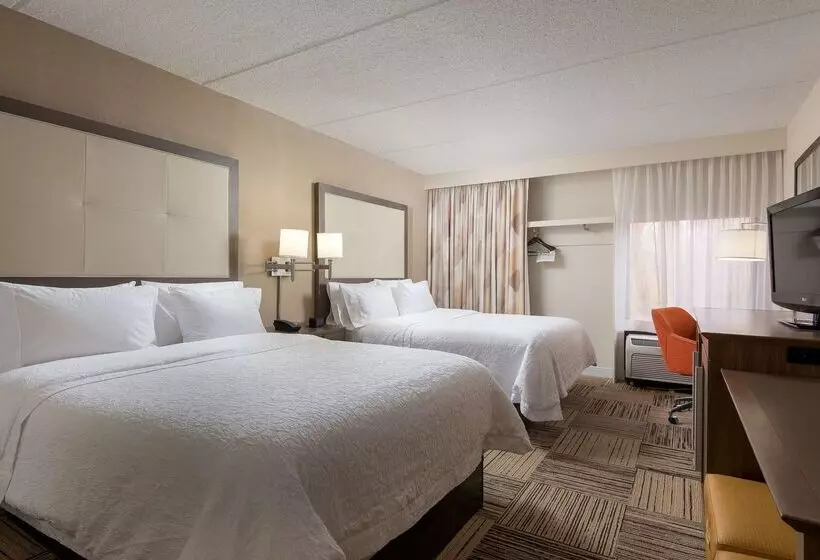 Отель Hampton Inn Commerce