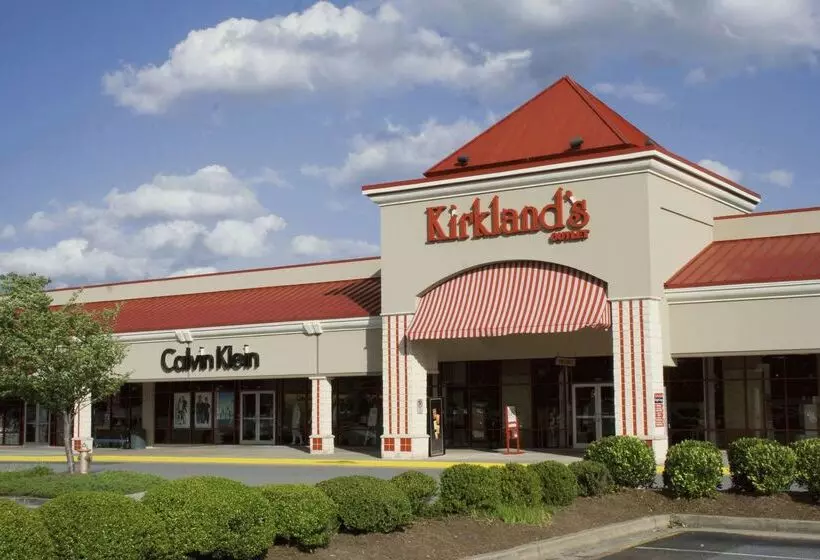 Отель Hampton Inn Commerce