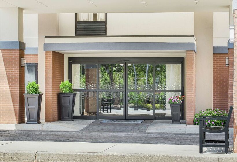 בית מלון כפרי Hampton Inn Commerce