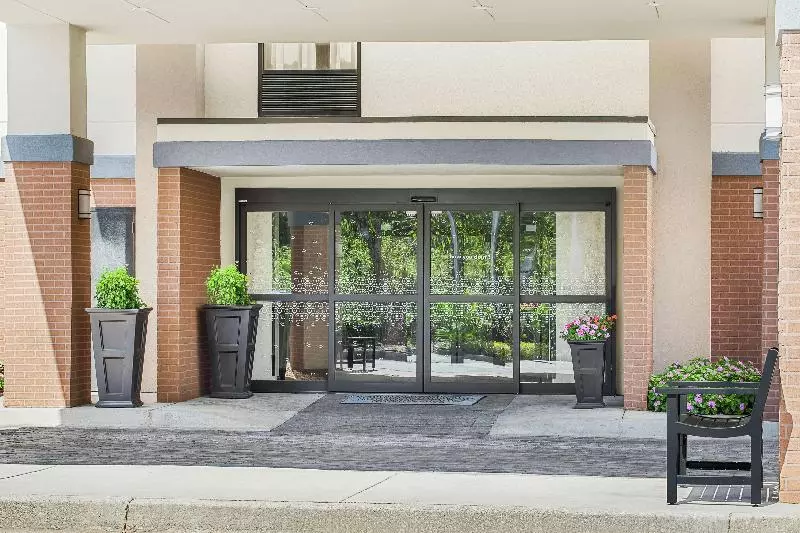 Отель Hampton Inn Commerce