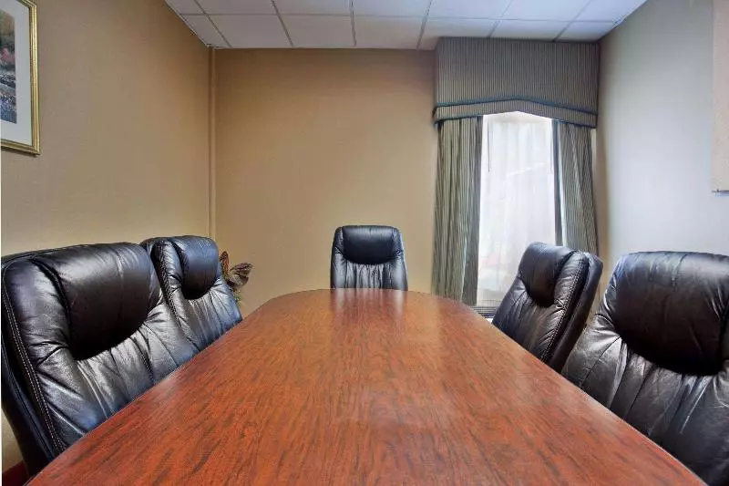 Отель Hampton Inn Commerce