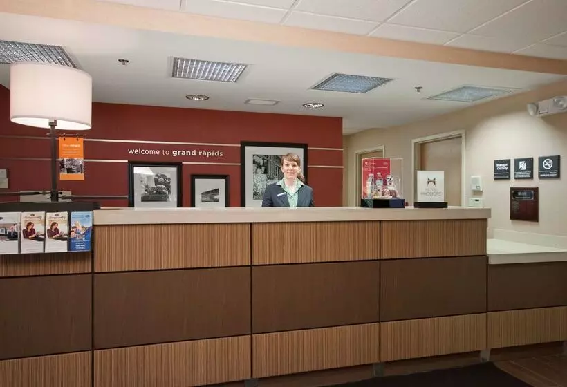 호텔 Hampton Inn Grand Rapids North