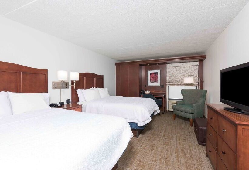 هتل Hampton Inn Grand Rapids North