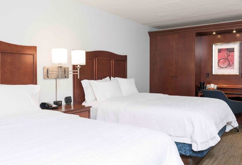 هتل Hampton Inn Grand Rapids North