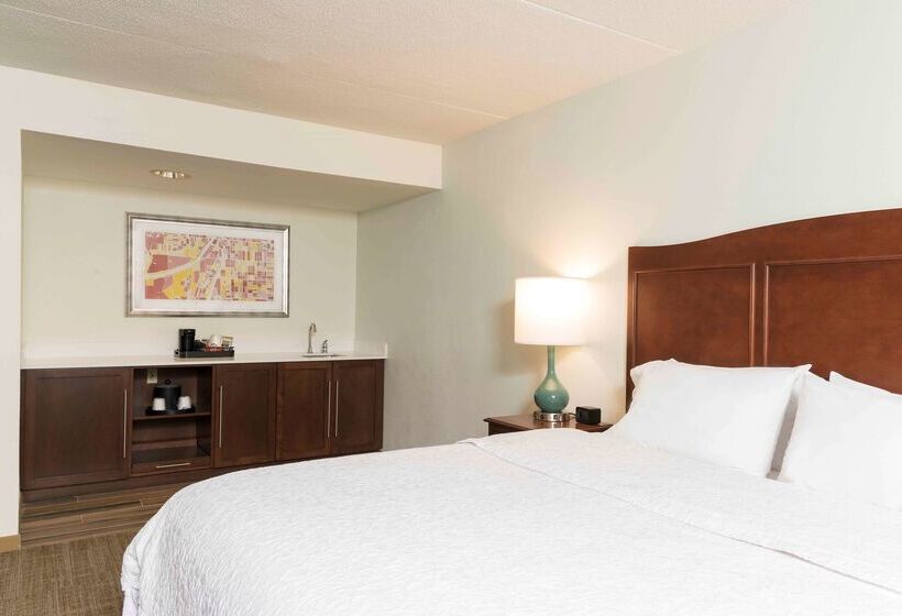 هتل Hampton Inn Grand Rapids North