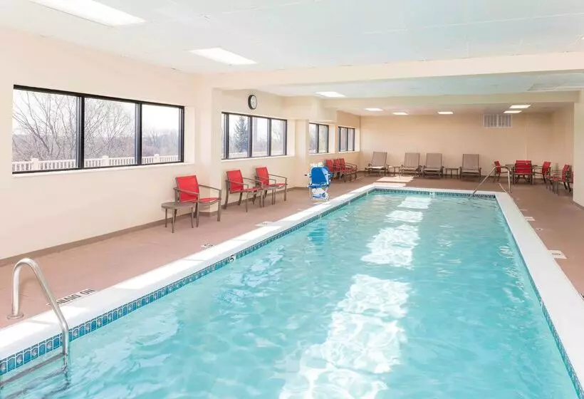 호텔 Hampton Inn Grand Rapids North